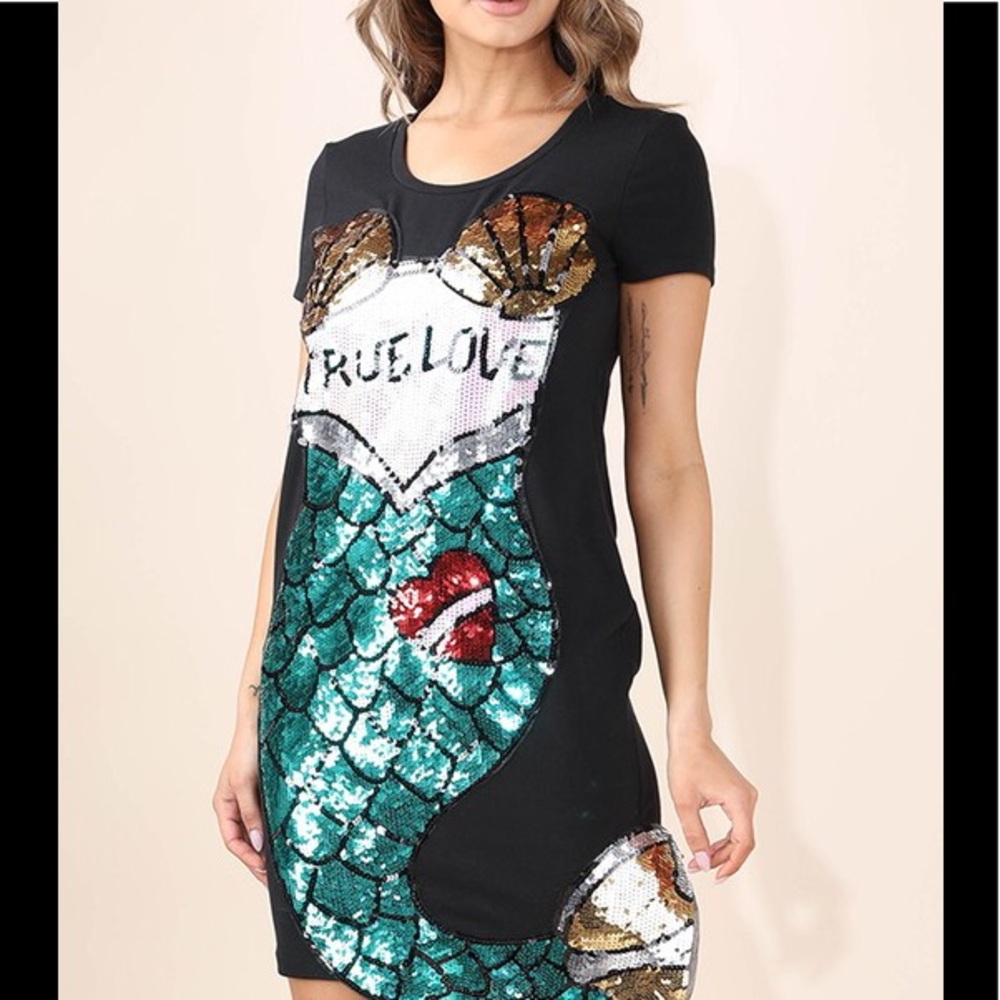 New mermaid patch black mini dress